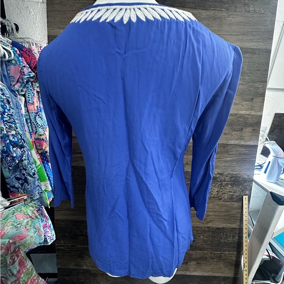 Lilly Pulitzer Blue White Embellished Blouse with 3/4 Sleeves - Picture 4 of 9